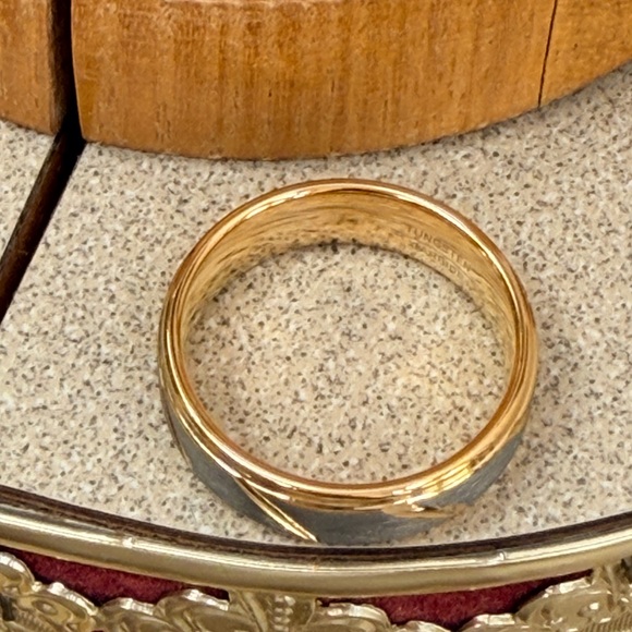 NEW 8MM GRAY YELLOW GOLD NOTCHED ETERNITY TUNGSTEN WEDDING BAND - Picture 4 of 16